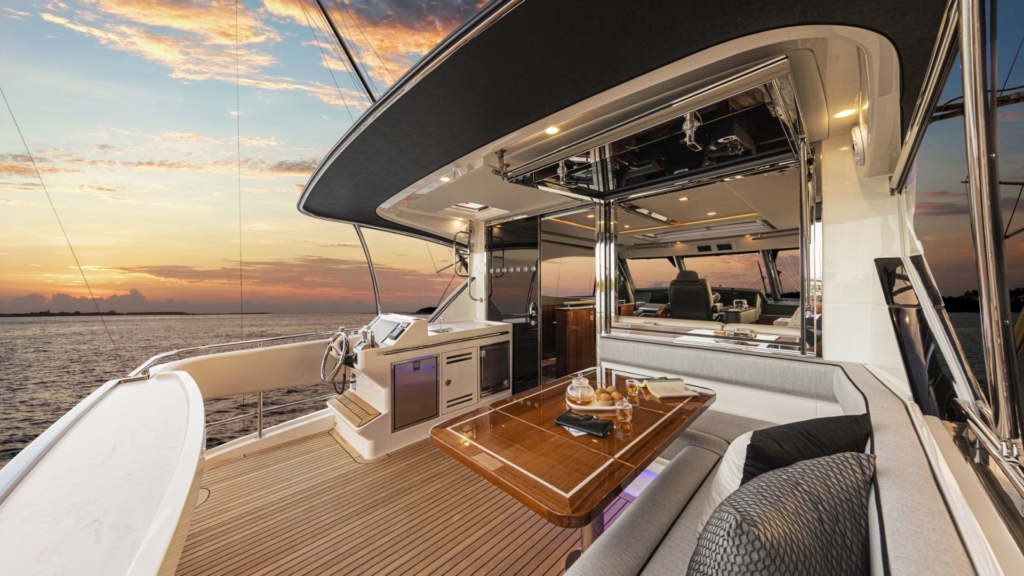 Aft Deck Riviera 68 Motor yacht