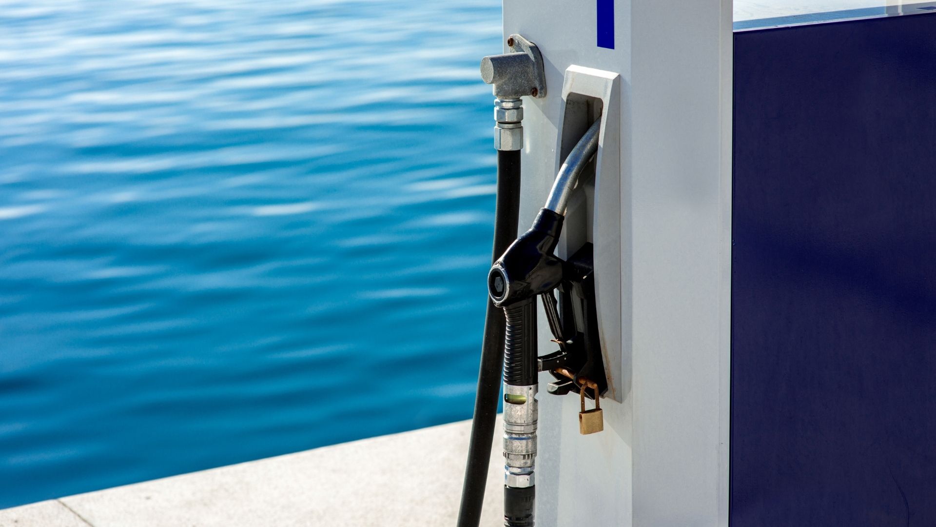 The Right Way To Fuel Your Boat - Riviera Sydney Lifestyle