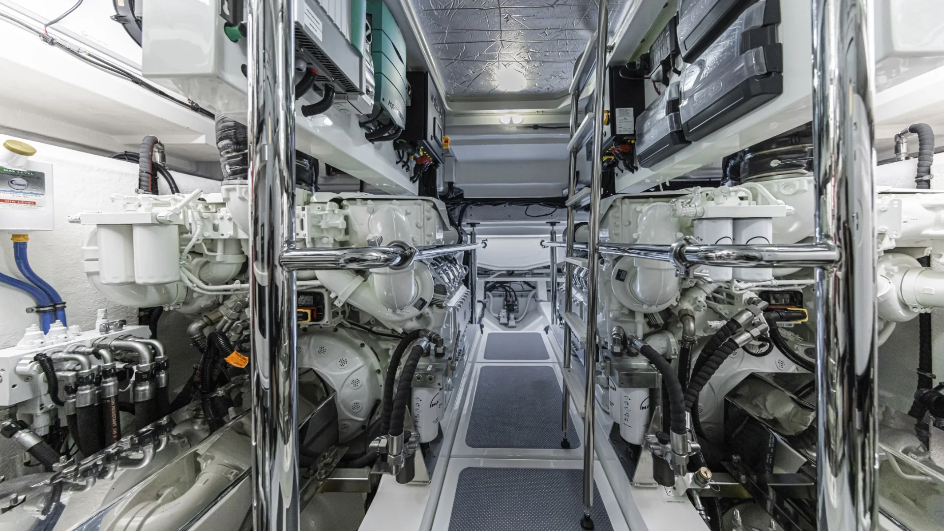 Riviera 645 SUV Engine Room