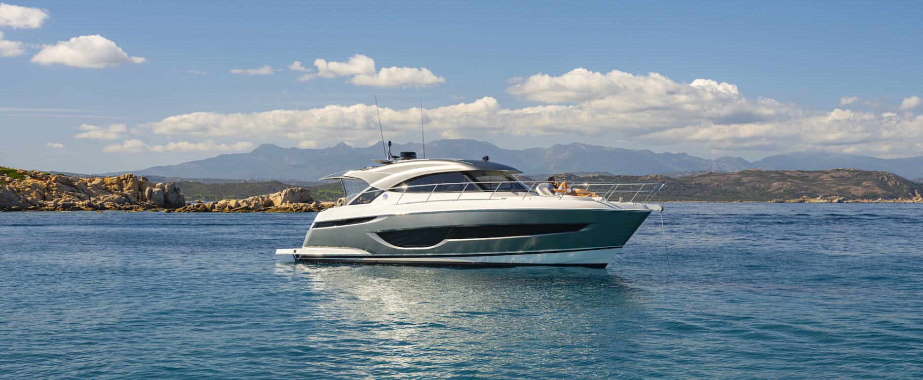 Riviera 4600 Sport Yacht Platinum Edition