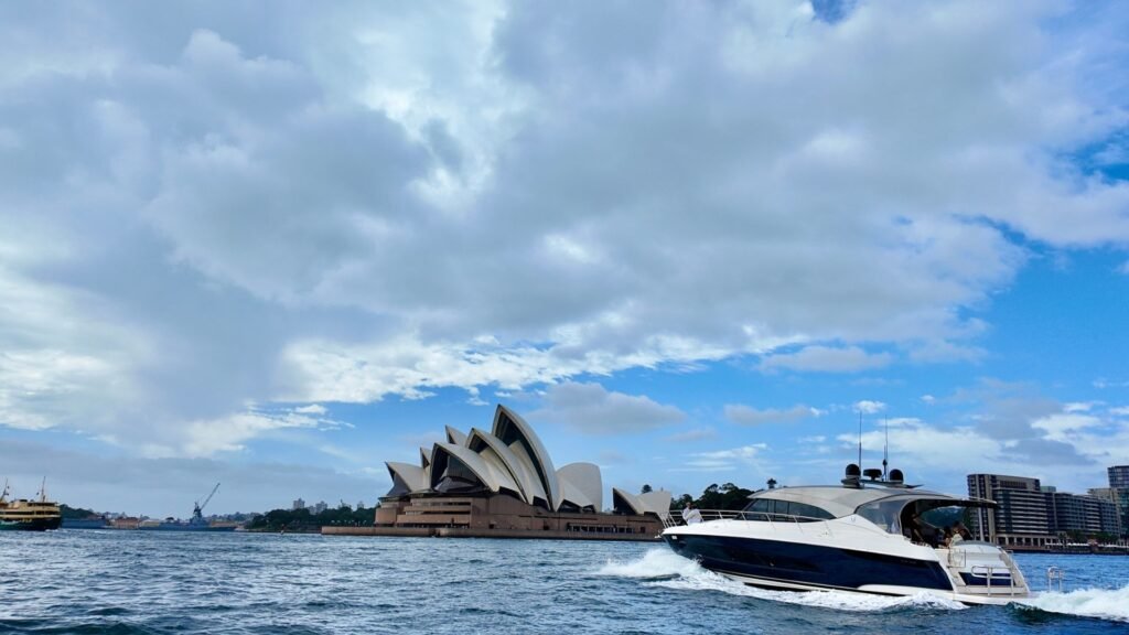 Riviera 5400 Sport Yacht