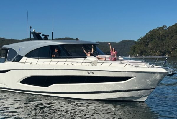 Riviera 5600 Sport Yacht